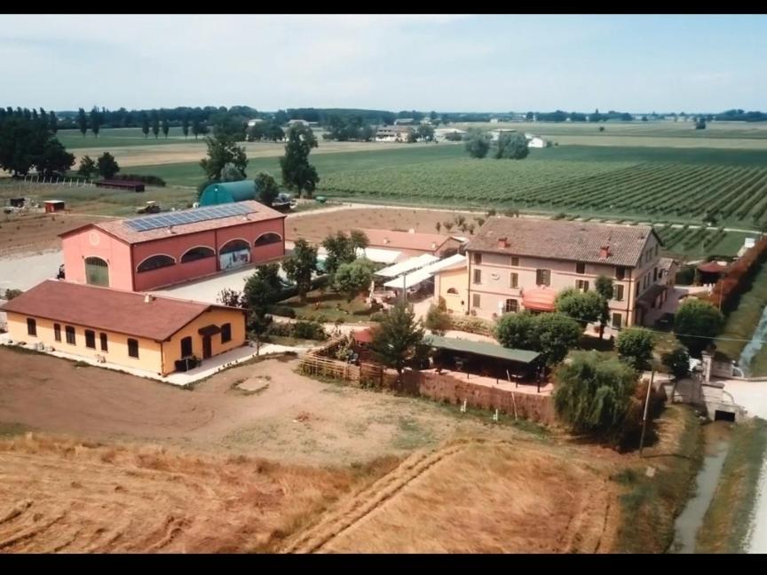 Agriturismo La Brezza Castelnovo di Sotto Esterno foto
